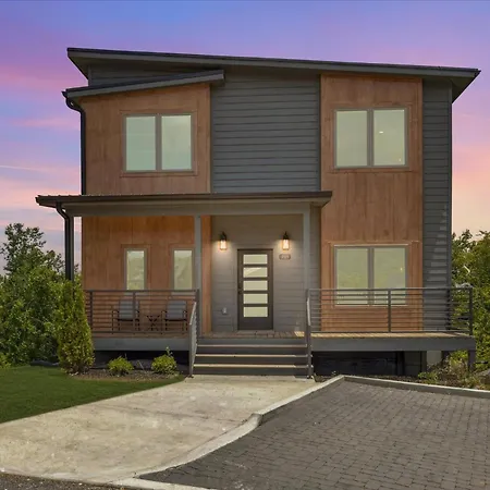 Gorgeous Brand-N Home Wpool, Game Room, Hot Tub